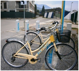 Uništavanje bicikala i čitača kartica se nastavlja